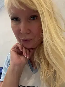 EmmaInLove23 online show from 10, 11, 2025