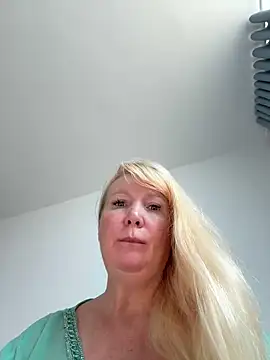 EmmaInLove23 online show from 27, 11, 2025