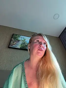 EmmaInLove23 online show from 31, 5, 2026