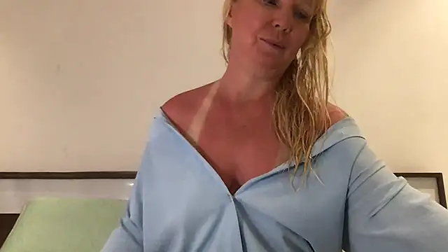 EmmaInLove23 online show from 15, 3, 2025