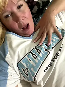 EmmaInLove23 online show from 9, 11, 2025