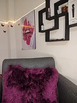 Snapshot of hanaa_18 chatting on 11, 11, 2025 hanaa 18 online show from 11, 11, 2025