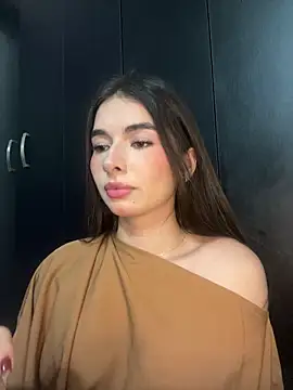 Coralinee 01 online show from 24, 2, 2026