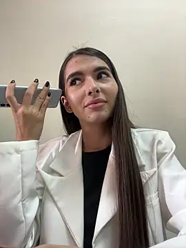 Coralinee 01 online show from 13, 11, 2025