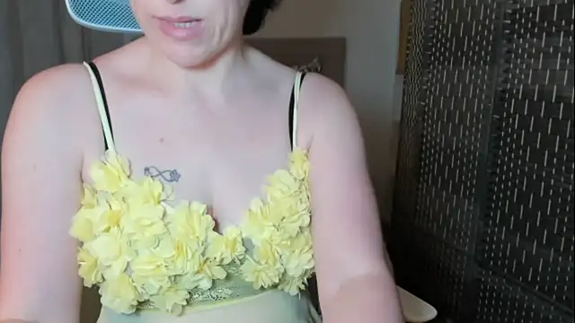 Snapshot of emmita69_ chatting on 19, 7, 2026 emmita69 online show from 19, 7, 2026