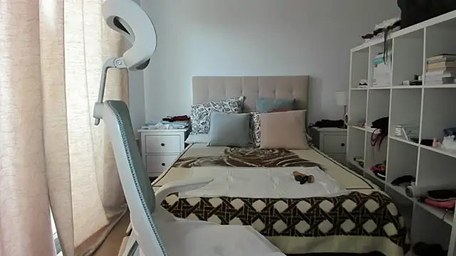 emmita69  online show from 13, 4, 2026