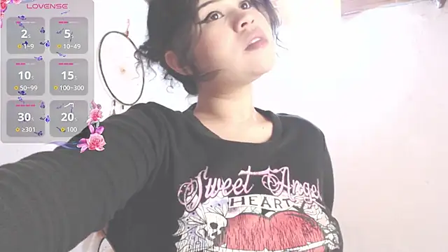 Snapshot of Amara18_ chatting on 16, 11, 2025 Amara18 online show from 16, 11, 2025