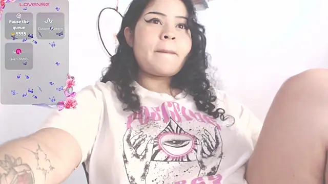 Snapshot of Amara18_ chatting on 28, 11, 2025 Amara18 online show from 28, 11, 2025