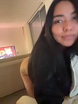 Snapshot of PetitLumiere chatting on 10, 11, 2025 PetitLumiere online show from 10, 11, 2025