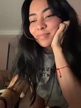 Snapshot of PetitLumiere chatting on 17, 10, 2025 PetitLumiere online show from 17, 10, 2025