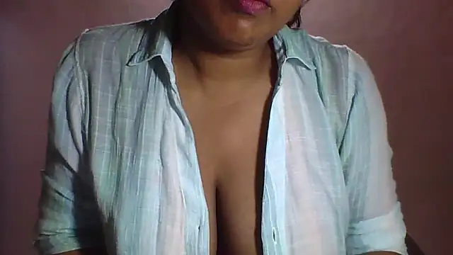 Snapshot of angelsilvia chatting on 10, 9, 2025 angelsilvia online show from 10, 9, 2025