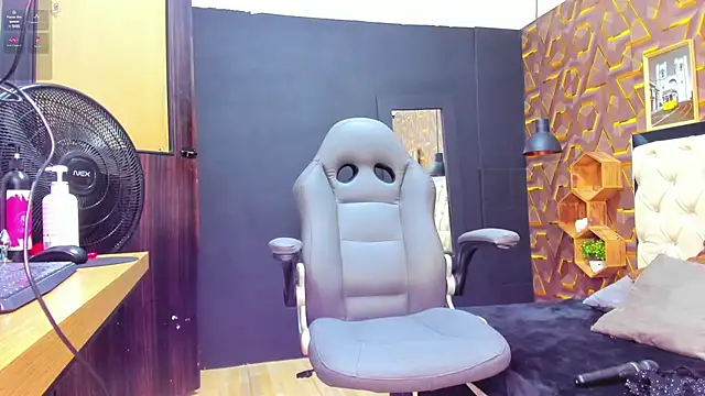 Snapshot of deyy_madissonn chatting on 12, 2, 2025 deyy madissonn online show from 12, 2, 2025