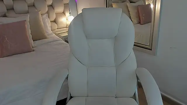 Snapshot of Helleamazing chatting on 15, 3, 2025 Helleamazing online show from 15, 3, 2025