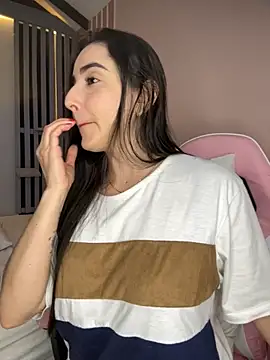 Snapshot of Victoria-And1 chatting on 21, 10, 2025 Victoria-And1 online show from 21, 10, 2025