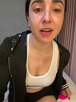 Snapshot of Victoria-And1 chatting on 4, 3, 2025 Victoria-And1 online show from 4, 3, 2025