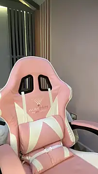 Snapshot of Victoria-And1 chatting on 4, 11, 2025 Victoria-And1 online show from 4, 11, 2025