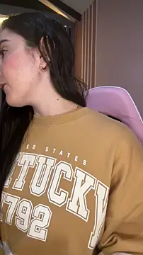 Snapshot of Victoria-And1 chatting on 30, 10, 2025 Victoria-And1 online show from 30, 10, 2025