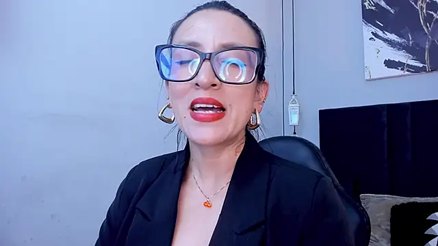 kira moon   online show from 13, 2, 2026