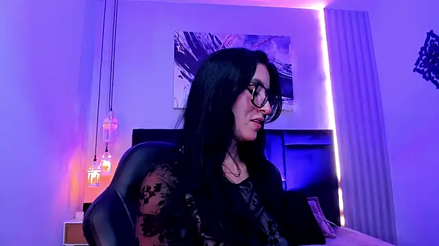 kira moon   online show from 1, 4, 2026