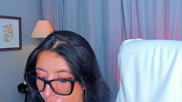 kira moon   online show from 2, 3, 2026