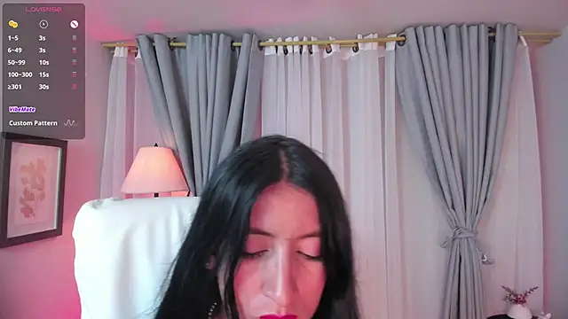 Snapshot of kira_moon__ chatting on 6, 11, 2025 kira moon online show from 6, 11, 2025