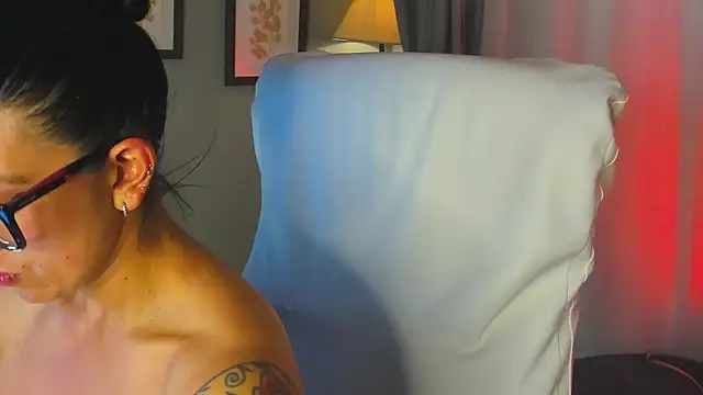 kira moon   online show from 10, 2, 2026