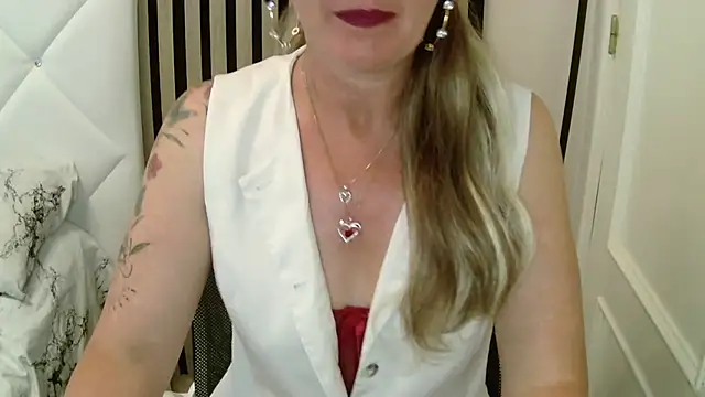 xxNoeliaxx online show from 5, 4, 2026