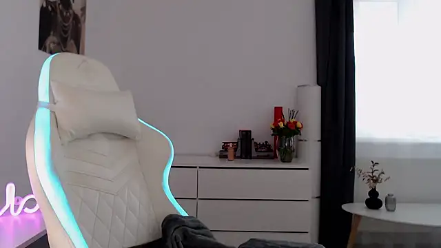 Snapshot of Simply_the_best chatting on 8, 11, 2025 Simply the best online show from 8, 11, 2025