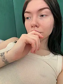 Lisaaa Alisa online show from 4, 3, 2026