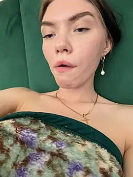 Snapshot of Lisaaa_Alisa chatting on 4, 5, 2026 Lisaaa Alisa online show from 4, 5, 2026