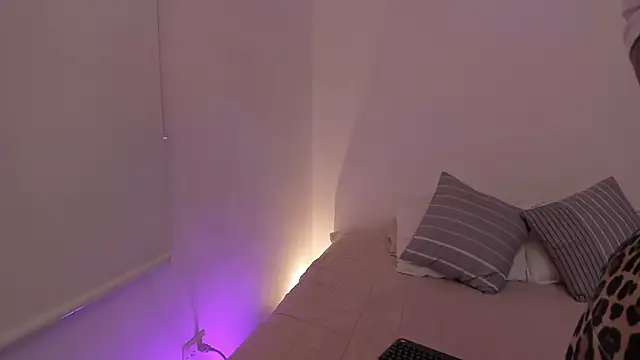 Sexyshantal  online show from 14, 4, 2026