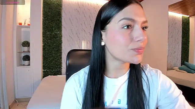 Snapshot of carina_rossi chatting on 15, 11, 2025 carina rossi online show from 15, 11, 2025