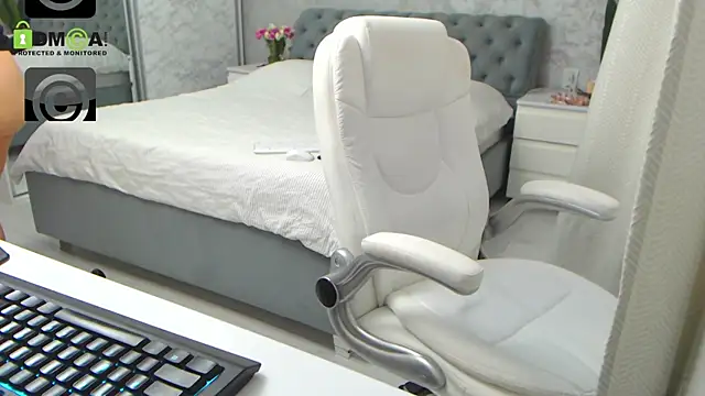 Ellysse  online show from 7, 11, 2025