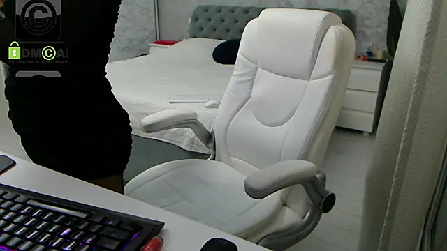 Ellysse  online show from 2, 12, 2025