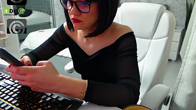 Ellysse  online show from 22, 1, 2025