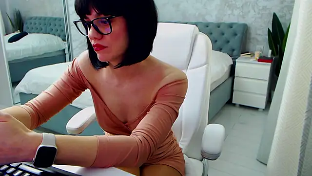 Ellysse  online show from 10, 2, 2026