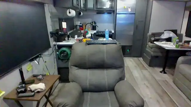 lateniter online show from 22, 4, 2026