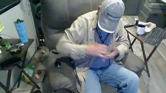 lateniter online show from 10, 4, 2026