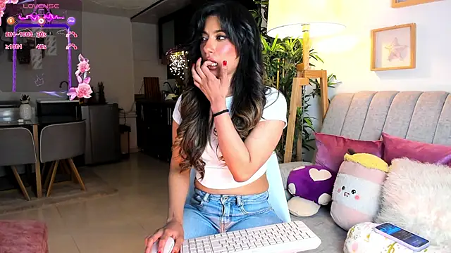 Snapshot of Issa_cooper chatting on 12, 11, 2025 Issa cooper online show from 12, 11, 2025