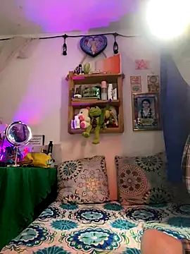 LiliJones  online show from 5, 12, 2025