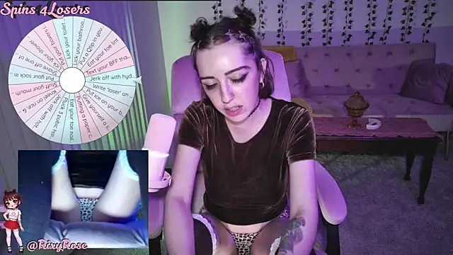 Trixyrose online show from 13, 4, 2026