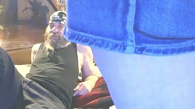 Snapshot of PropertyAndBiker chatting on 13, 11, 2025 PropertyAndBiker online show from 13, 11, 2025