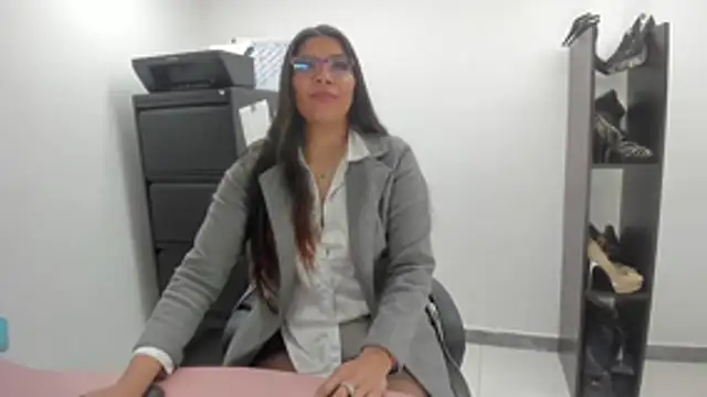 Luna Dumont online show from 16, 2, 2026