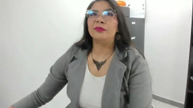 Luna Dumont online show from 1, 12, 2025