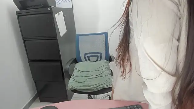 Luna Dumont online show from 9, 2, 2026