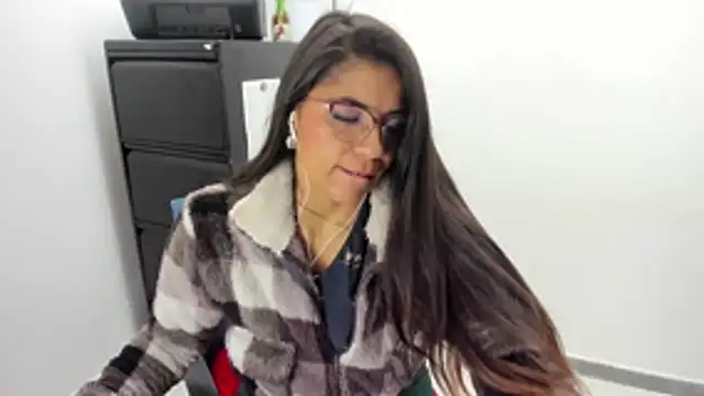 Snapshot of Luna_Dumont chatting on 6, 7, 2026 Luna Dumont online show from 6, 7, 2026