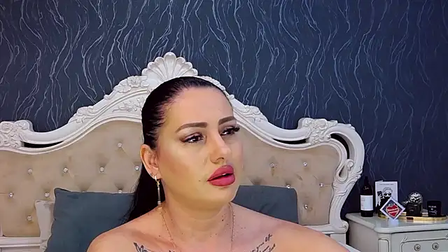 Lauren Saint online show from 3, 12, 2025