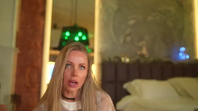 eva fashionista online show from 5, 12, 2025