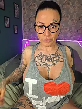 Snapshot of EmilyDiazofficial chatting on 24, 4, 2026 EmilyDiazofficial online show from 24, 4, 2026