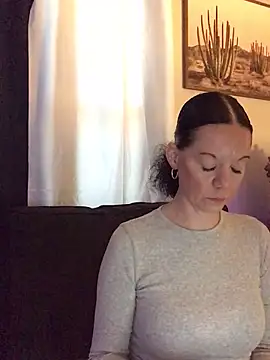 SidneyRaee online show from 5, 12, 2025